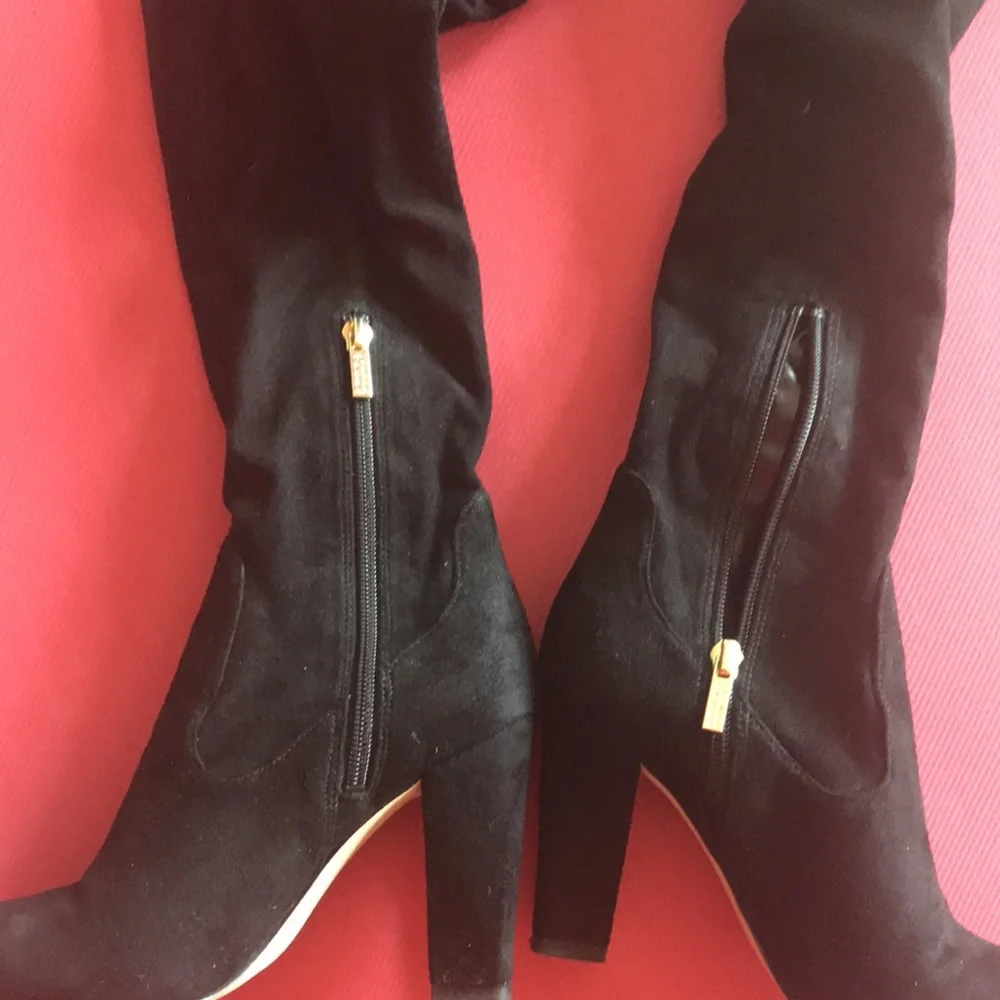 Ivanka Trump Knee high black boots suede feel EUC
